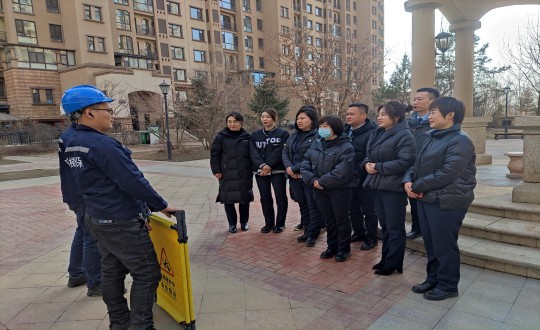 15.尊龙凯时人生就是搏 · 嘉邑小区开展电梯清静知识培训_副本.jpg