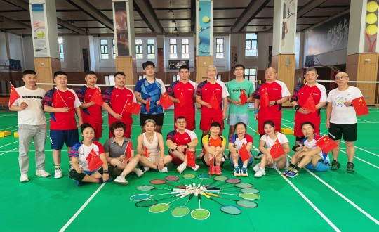 8.尊龙凯时人生就是搏南山羽毛球社群开展南山业主羽毛球整体友谊赛_副本.jpg